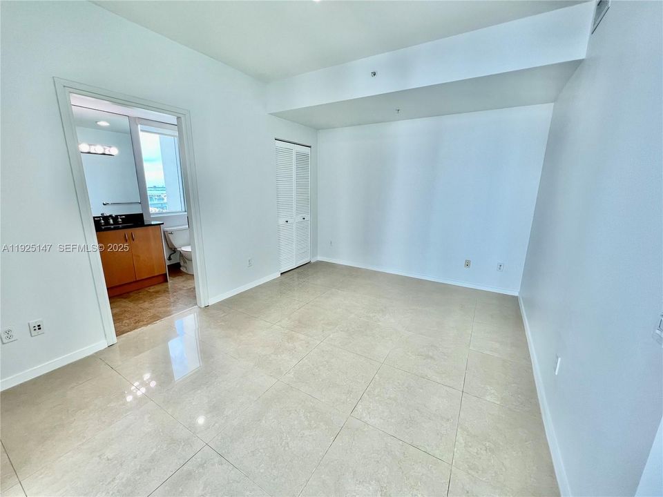 待售: $395,000 (1 贝兹, 1 浴室, 540 平方英尺)