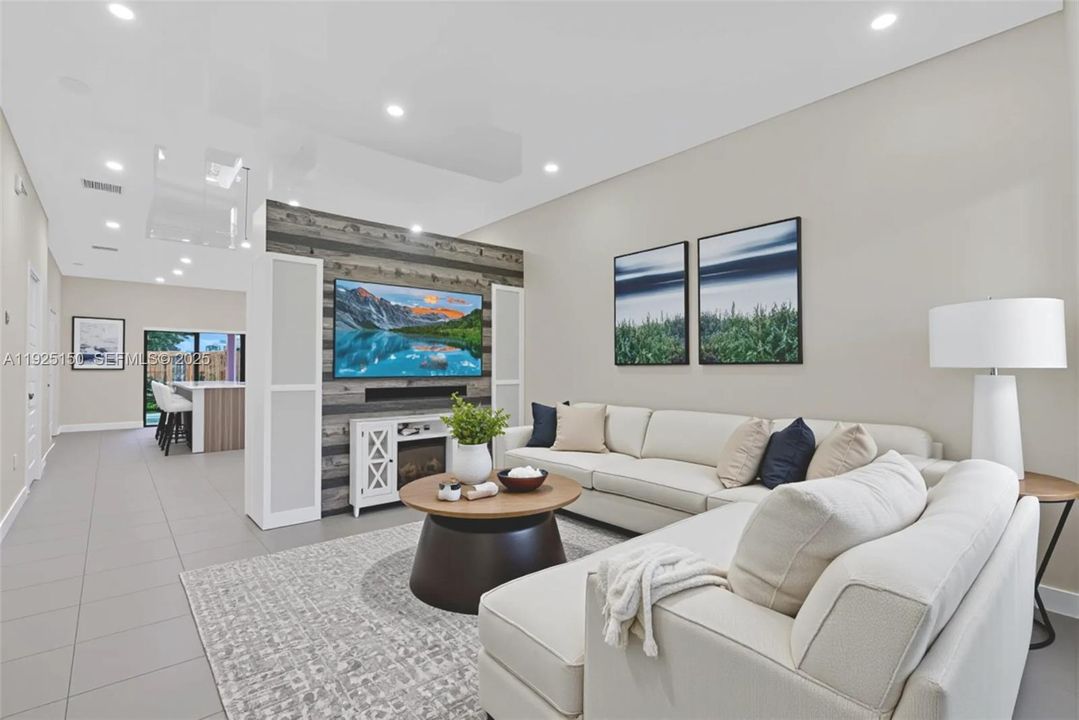 For Sale: $475,000 (2 beds, 2 baths, 1072 Square Feet)