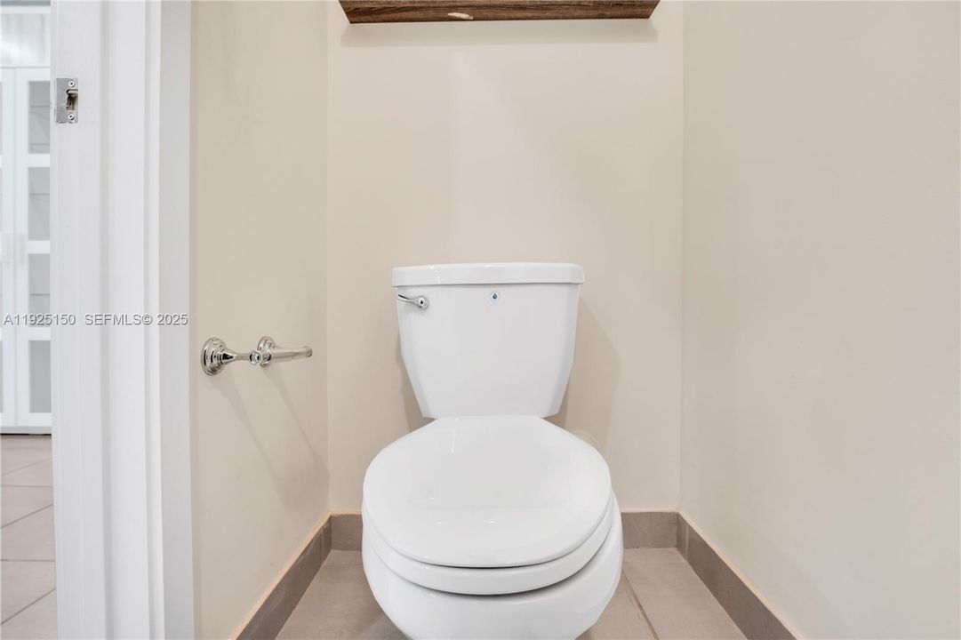 For Sale: $475,000 (2 beds, 2 baths, 1072 Square Feet)