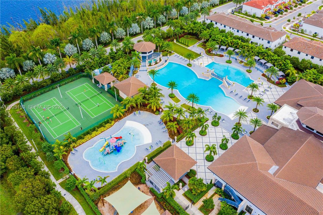 For Sale: $475,000 (2 beds, 2 baths, 1072 Square Feet)