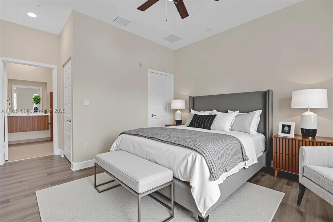 For Sale: $475,000 (2 beds, 2 baths, 1072 Square Feet)