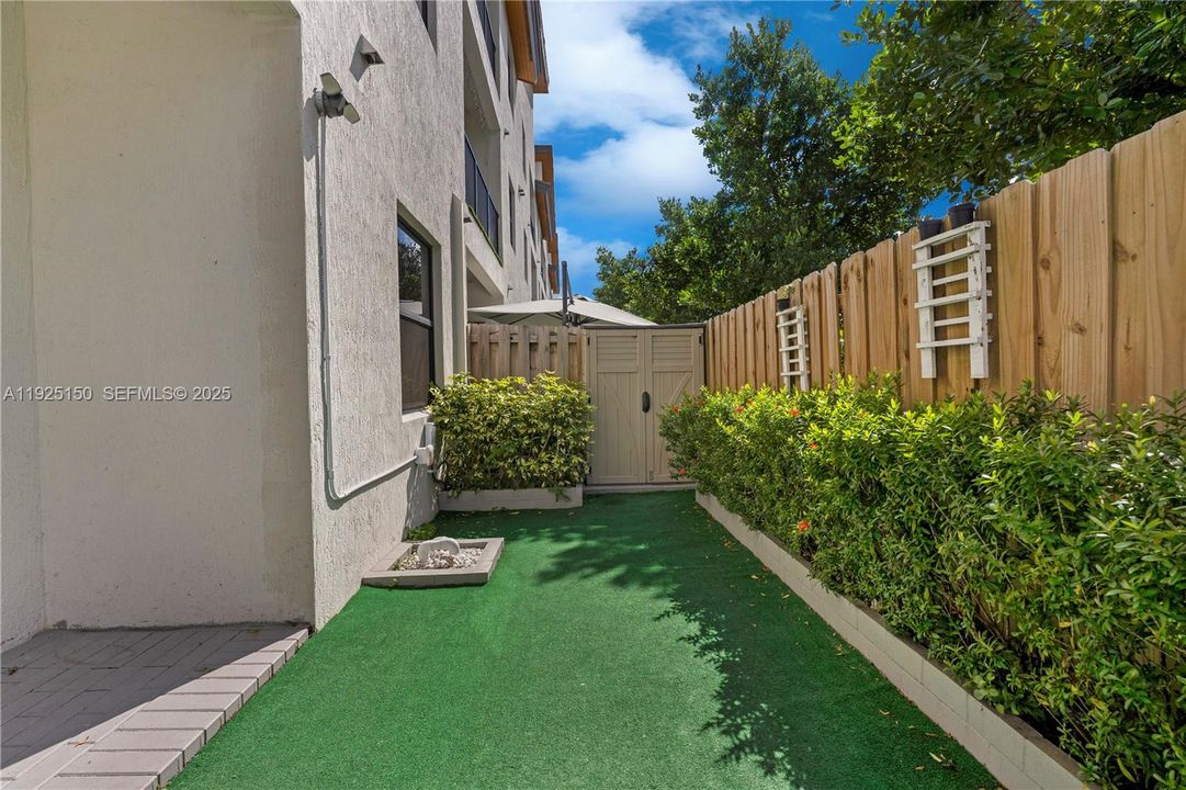 For Sale: $475,000 (2 beds, 2 baths, 1072 Square Feet)