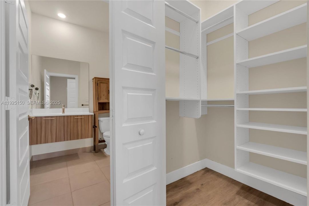 For Sale: $475,000 (2 beds, 2 baths, 1072 Square Feet)