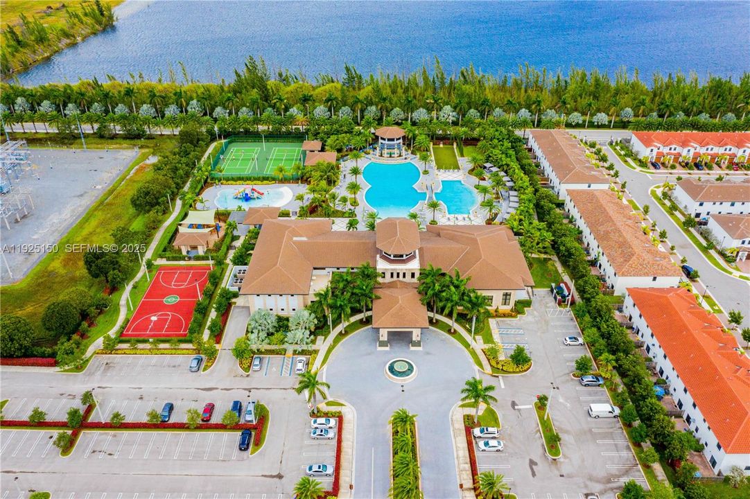 For Sale: $475,000 (2 beds, 2 baths, 1072 Square Feet)