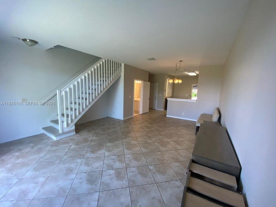 待售: $420,000 (2 贝兹, 2 浴室, 1155 平方英尺)