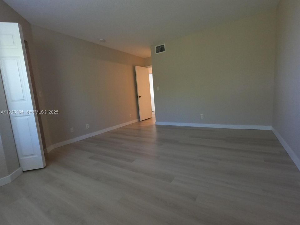 待售: $420,000 (2 贝兹, 2 浴室, 1155 平方英尺)