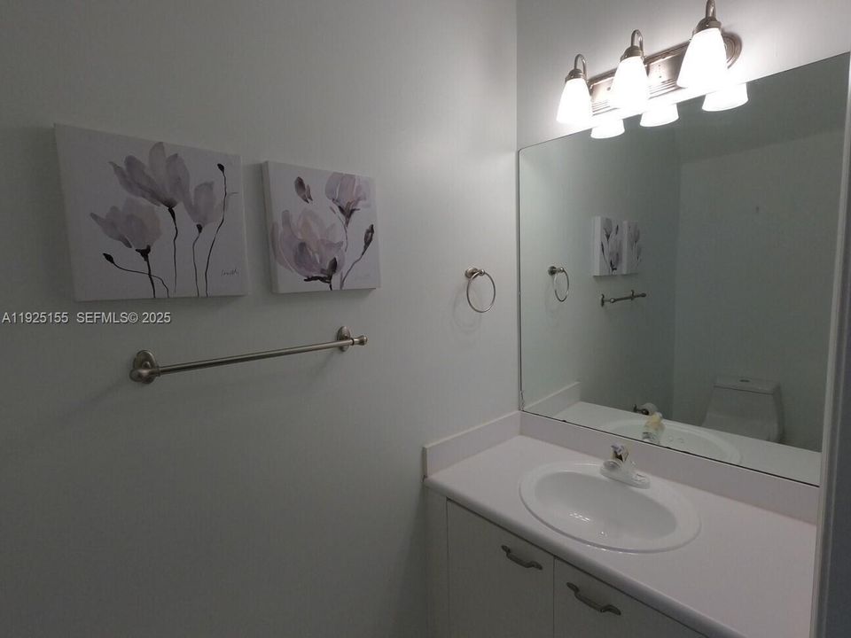 待售: $420,000 (2 贝兹, 2 浴室, 1155 平方英尺)