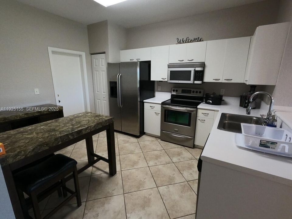 待售: $420,000 (2 贝兹, 2 浴室, 1155 平方英尺)