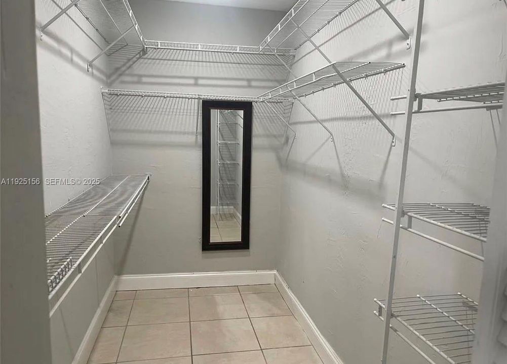 For Rent: $4,000 (3 beds, 2 baths, 1700 Square Feet)