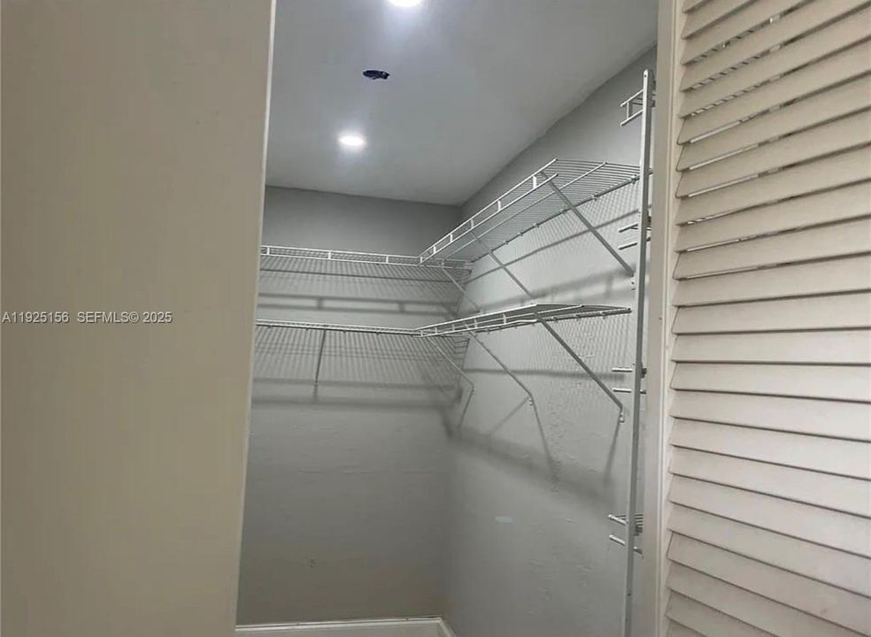 For Rent: $4,000 (3 beds, 2 baths, 1700 Square Feet)