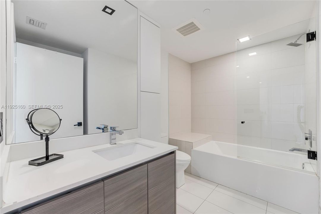 For Rent: $4,800 (2 beds, 2 baths, 1073 Square Feet)