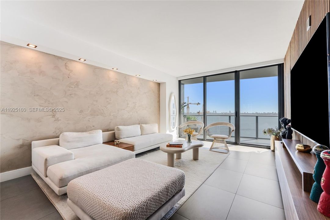 For Rent: $4,800 (2 beds, 2 baths, 1073 Square Feet)