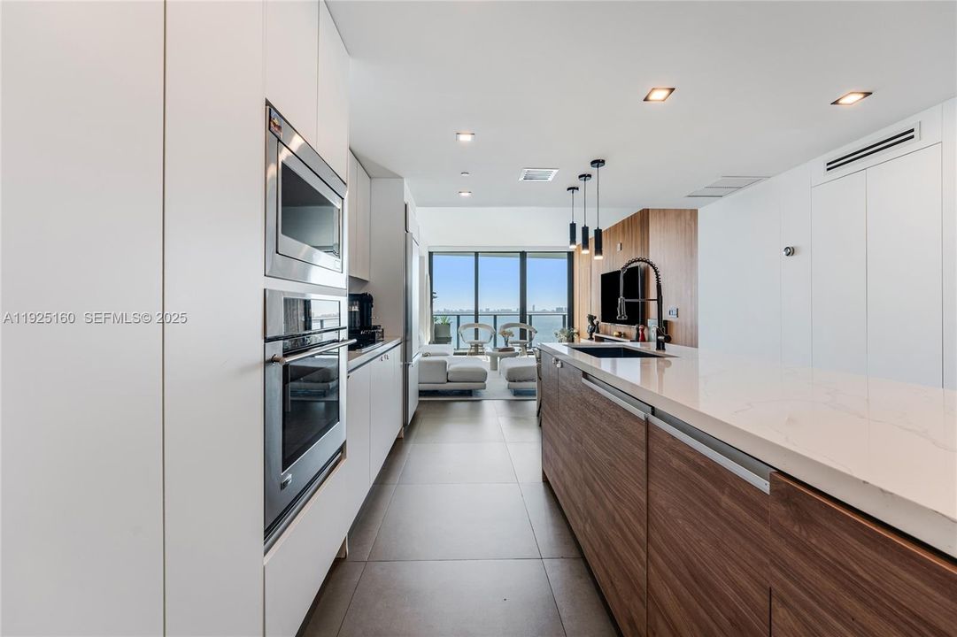 For Rent: $4,800 (2 beds, 2 baths, 1073 Square Feet)