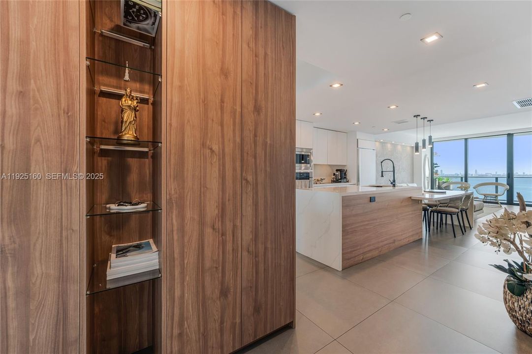 For Rent: $4,800 (2 beds, 2 baths, 1073 Square Feet)