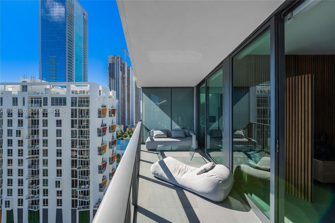 For Rent: $4,800 (2 beds, 2 baths, 1073 Square Feet)