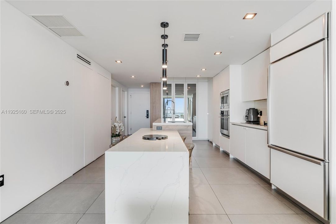 For Rent: $4,800 (2 beds, 2 baths, 1073 Square Feet)