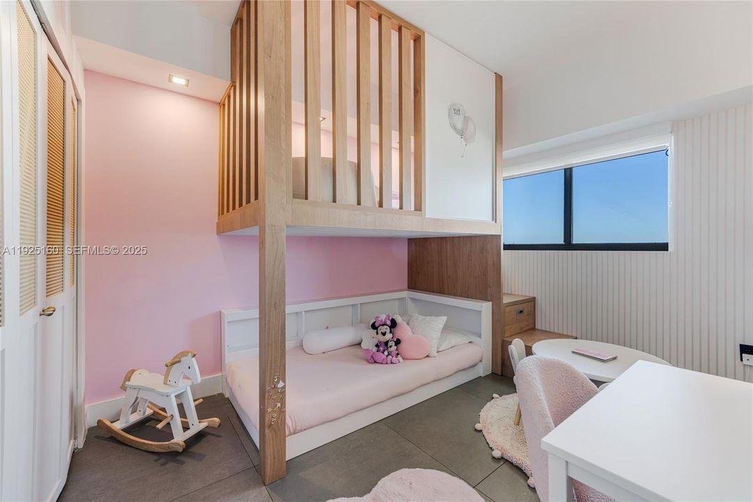 For Rent: $4,800 (2 beds, 2 baths, 1073 Square Feet)