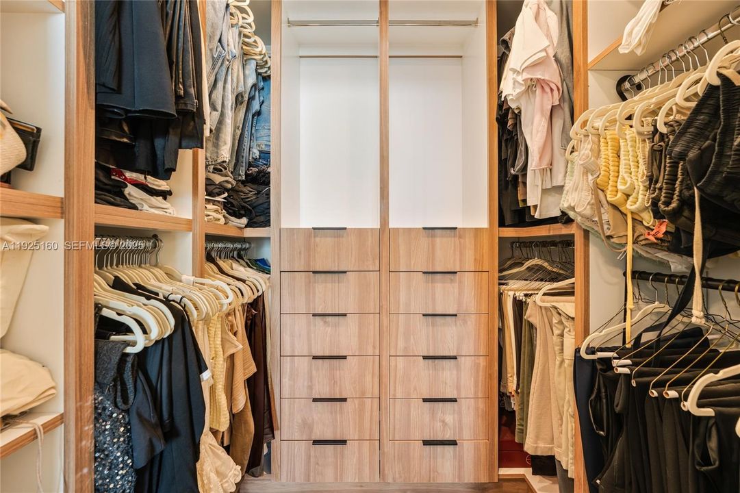 For Rent: $4,800 (2 beds, 2 baths, 1073 Square Feet)