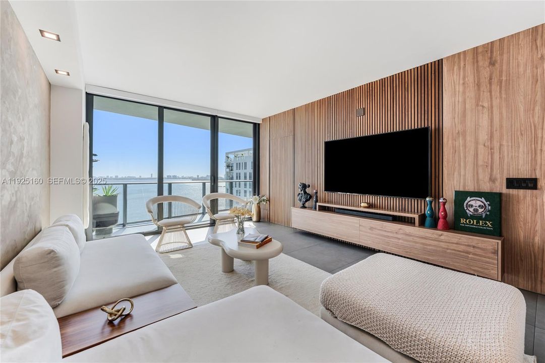 For Rent: $4,800 (2 beds, 2 baths, 1073 Square Feet)