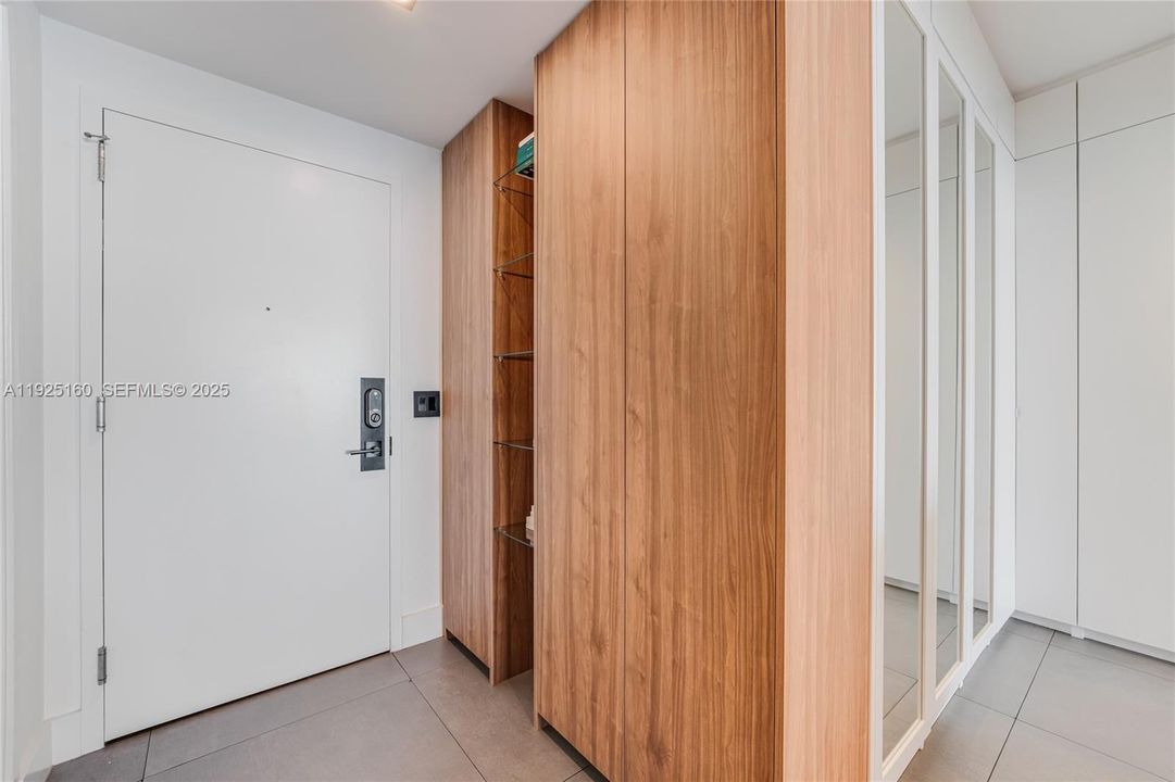 For Rent: $4,800 (2 beds, 2 baths, 1073 Square Feet)