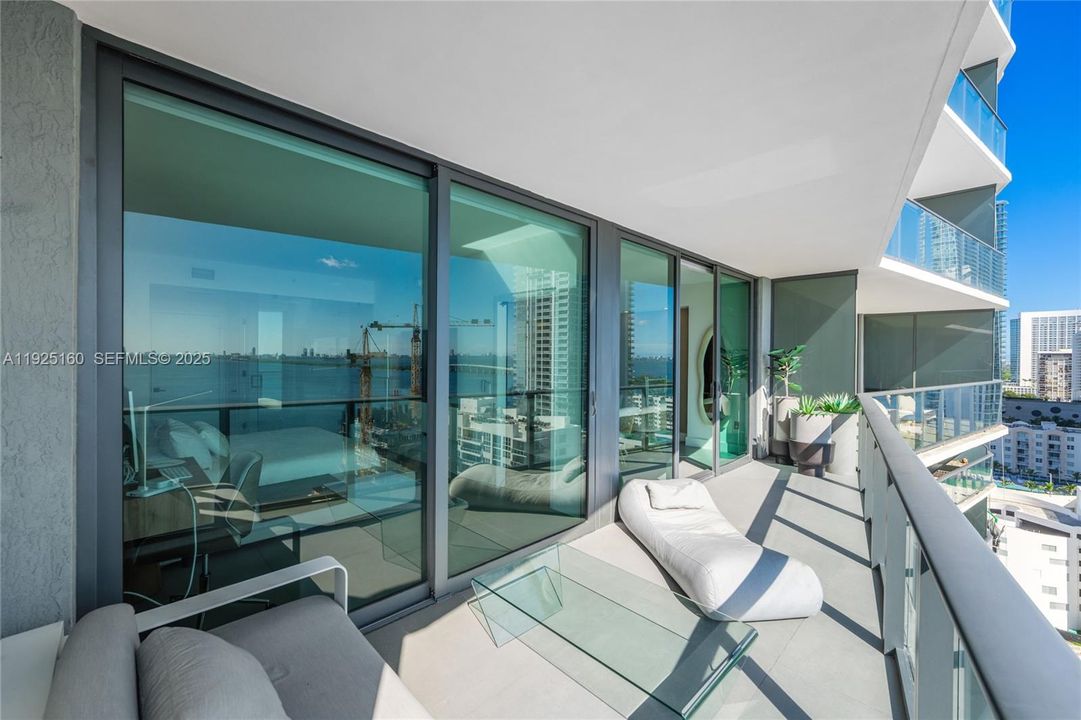 For Rent: $4,800 (2 beds, 2 baths, 1073 Square Feet)