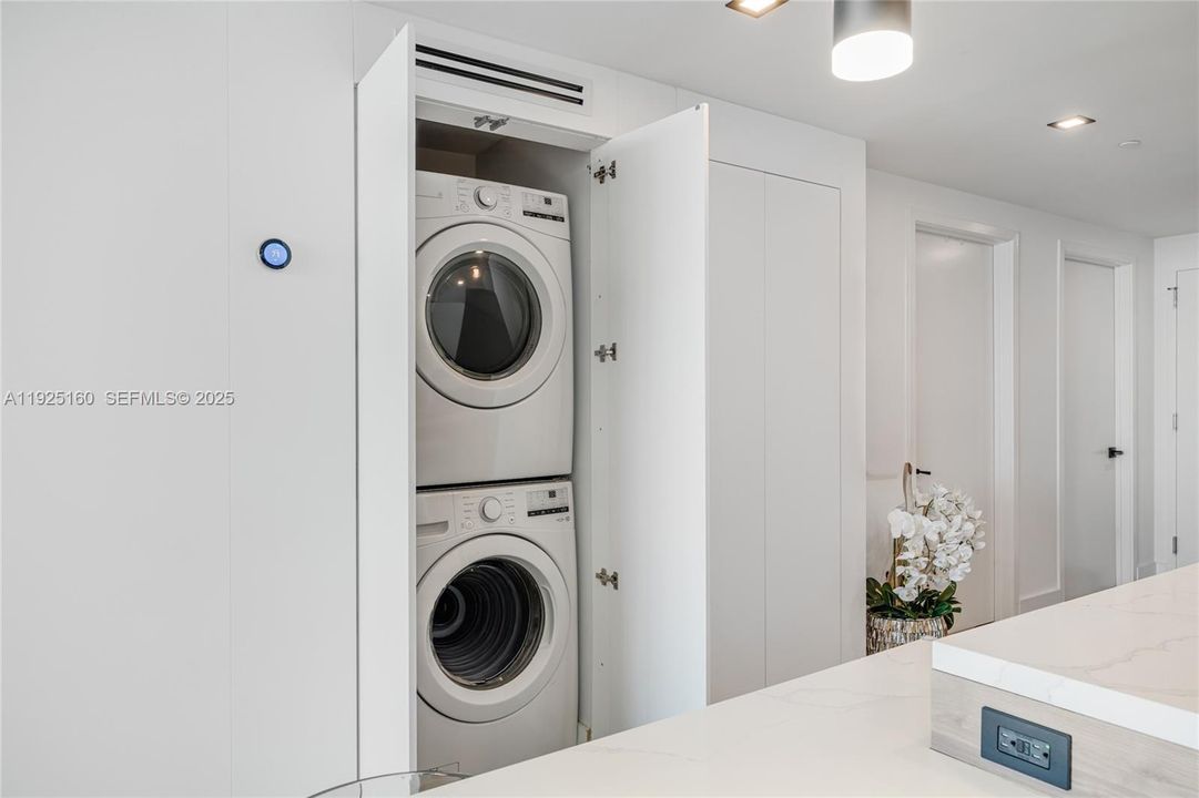 For Rent: $4,800 (2 beds, 2 baths, 1073 Square Feet)