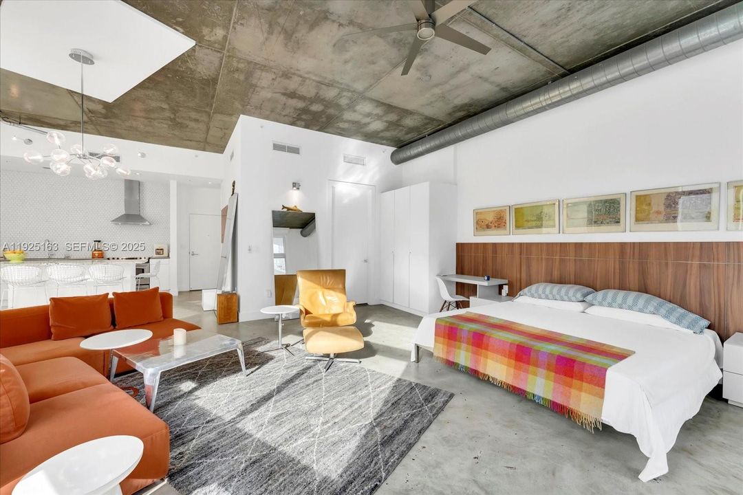 For Sale: $555,000 (1 beds, 1 baths, 864 Square Feet)