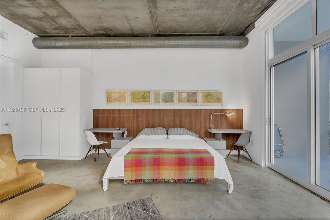 For Sale: $555,000 (1 beds, 1 baths, 864 Square Feet)