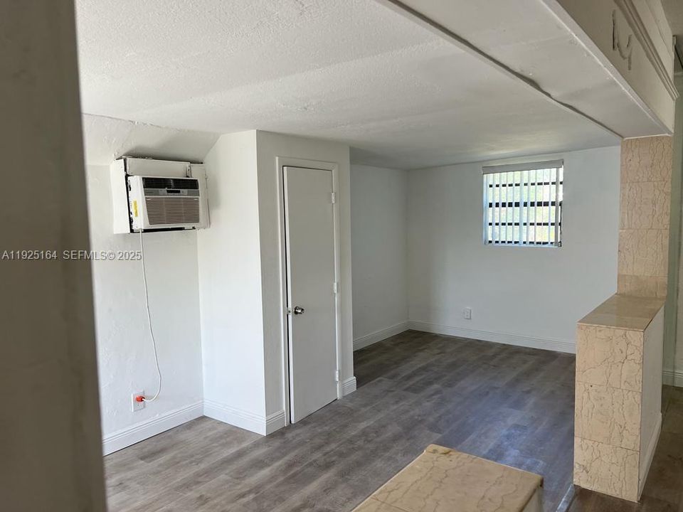 出租: $2,300 (3 贝兹, 1 浴室, 1216 平方英尺)