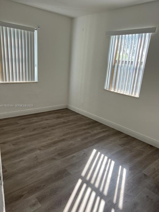 出租: $2,300 (3 贝兹, 1 浴室, 1216 平方英尺)