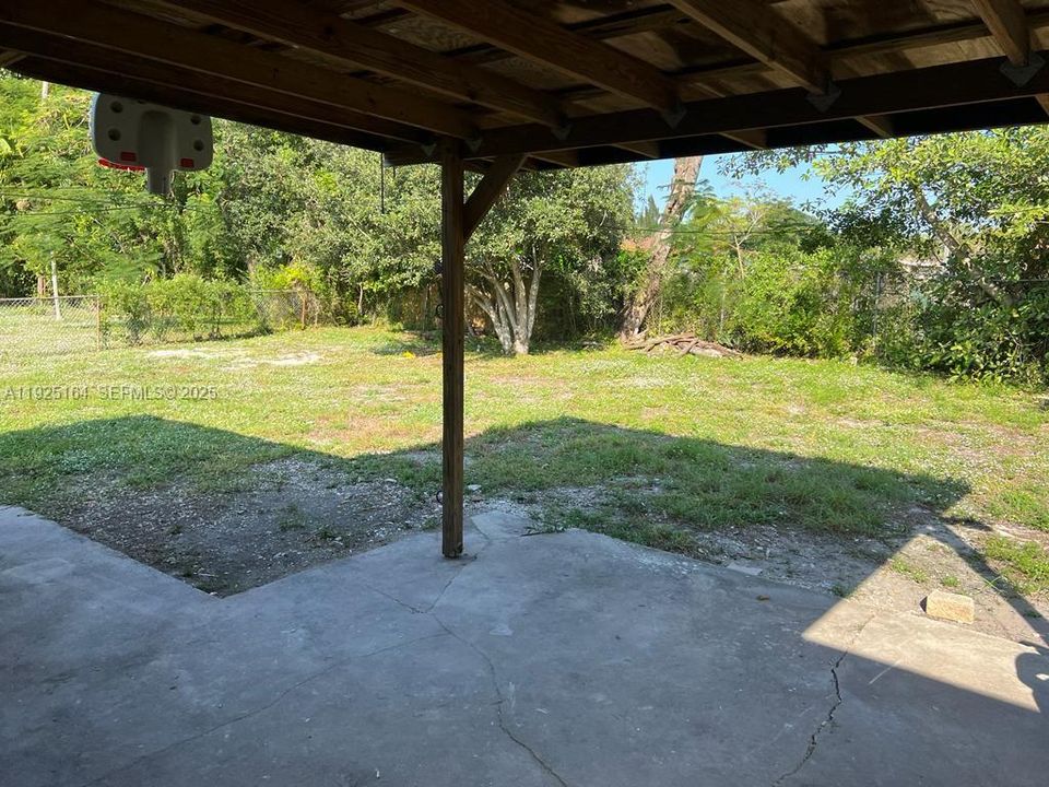 出租: $2,300 (3 贝兹, 1 浴室, 1216 平方英尺)