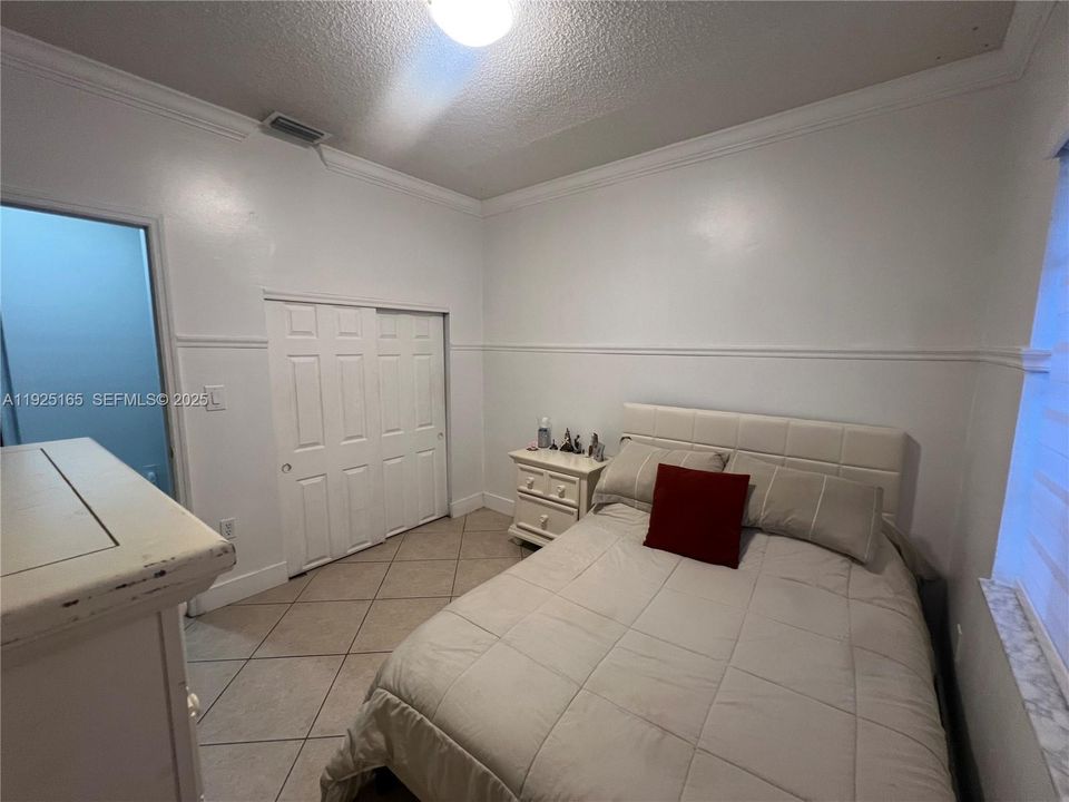 For Sale: $725,000 (3 beds, 3 baths, 1859 Square Feet)