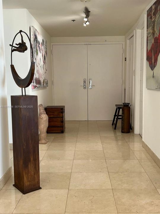 For Rent: $8,450 (3 beds, 3 baths, 1895 Square Feet)