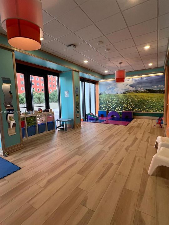 For Rent: $8,450 (3 beds, 3 baths, 1895 Square Feet)