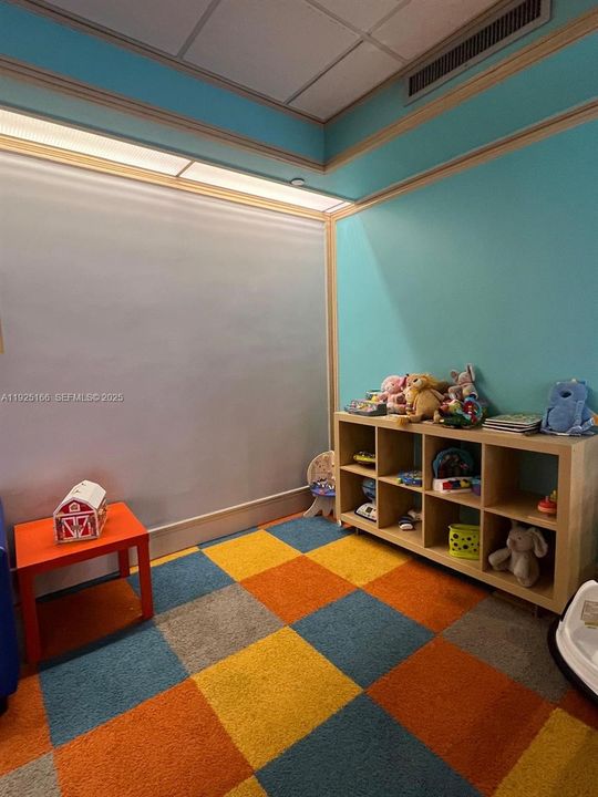 For Rent: $8,450 (3 beds, 3 baths, 1895 Square Feet)