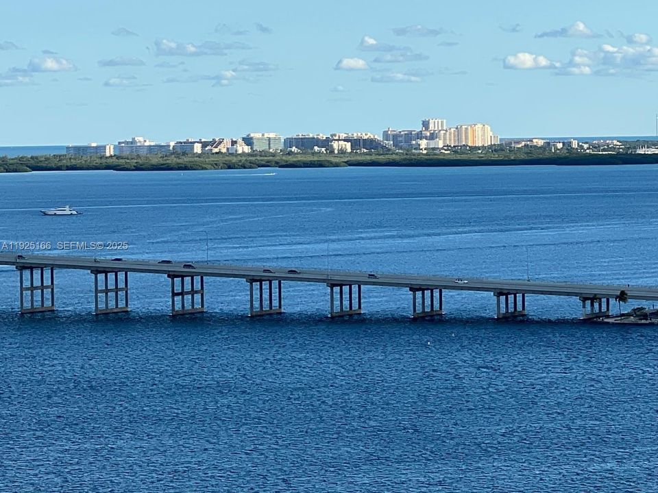 For Rent: $8,450 (3 beds, 3 baths, 1895 Square Feet)