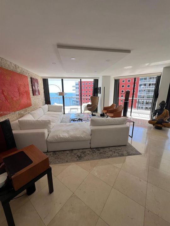 For Rent: $8,450 (3 beds, 3 baths, 1895 Square Feet)