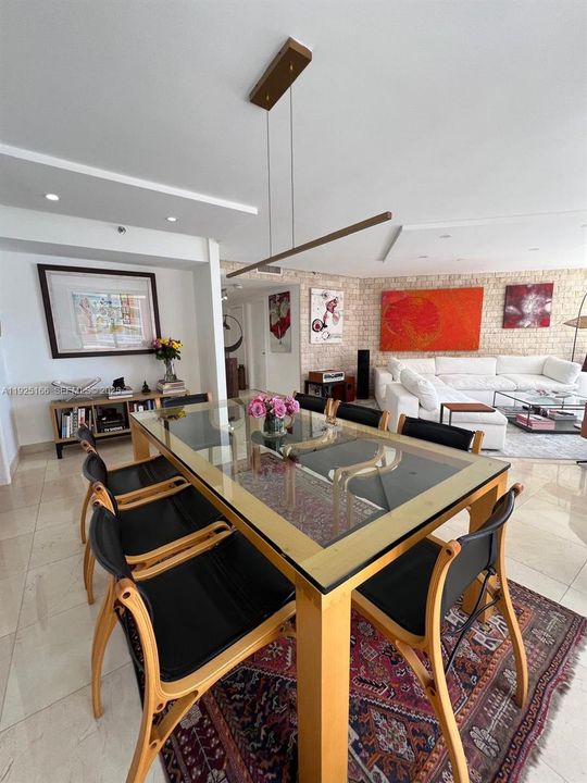 For Rent: $8,450 (3 beds, 3 baths, 1895 Square Feet)