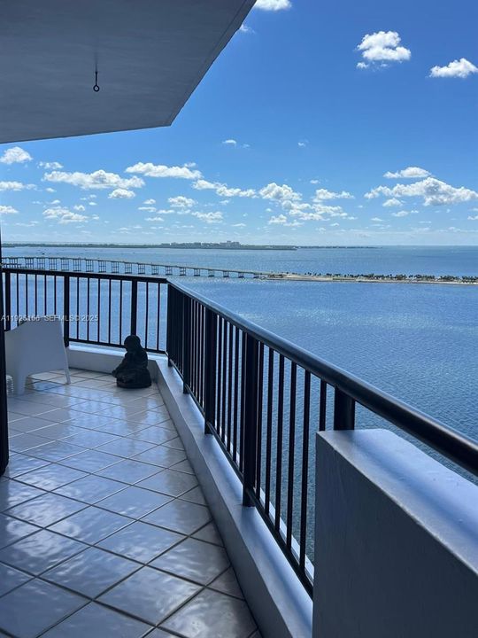 For Rent: $8,450 (3 beds, 3 baths, 1895 Square Feet)