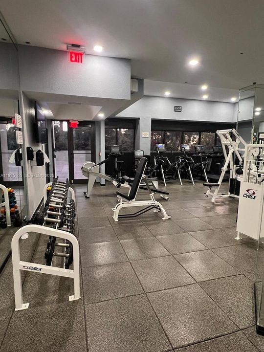 For Rent: $8,450 (3 beds, 3 baths, 1895 Square Feet)