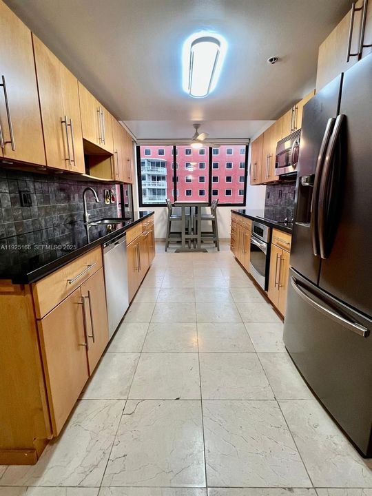 For Rent: $8,450 (3 beds, 3 baths, 1895 Square Feet)