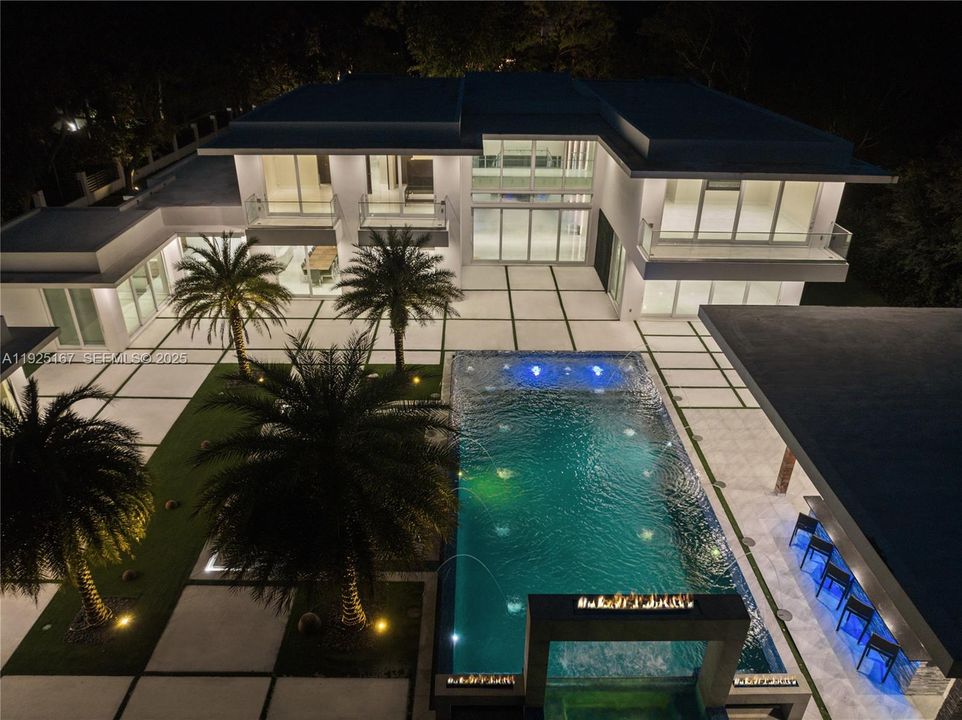 En Venta: $8,999,900 (8 camas, 10 baños, 10150 Pies cuadrados)