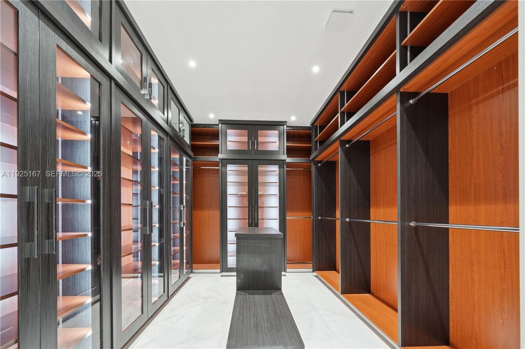 En Venta: $8,999,900 (8 camas, 10 baños, 10150 Pies cuadrados)