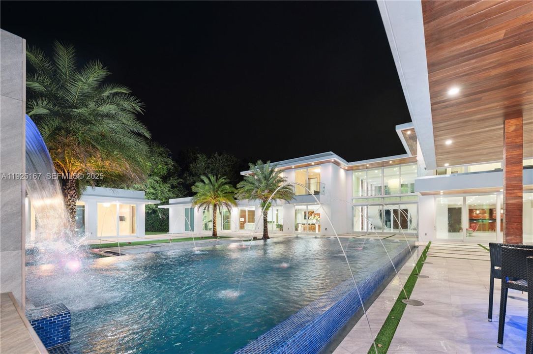 En Venta: $8,999,900 (8 camas, 10 baños, 10150 Pies cuadrados)