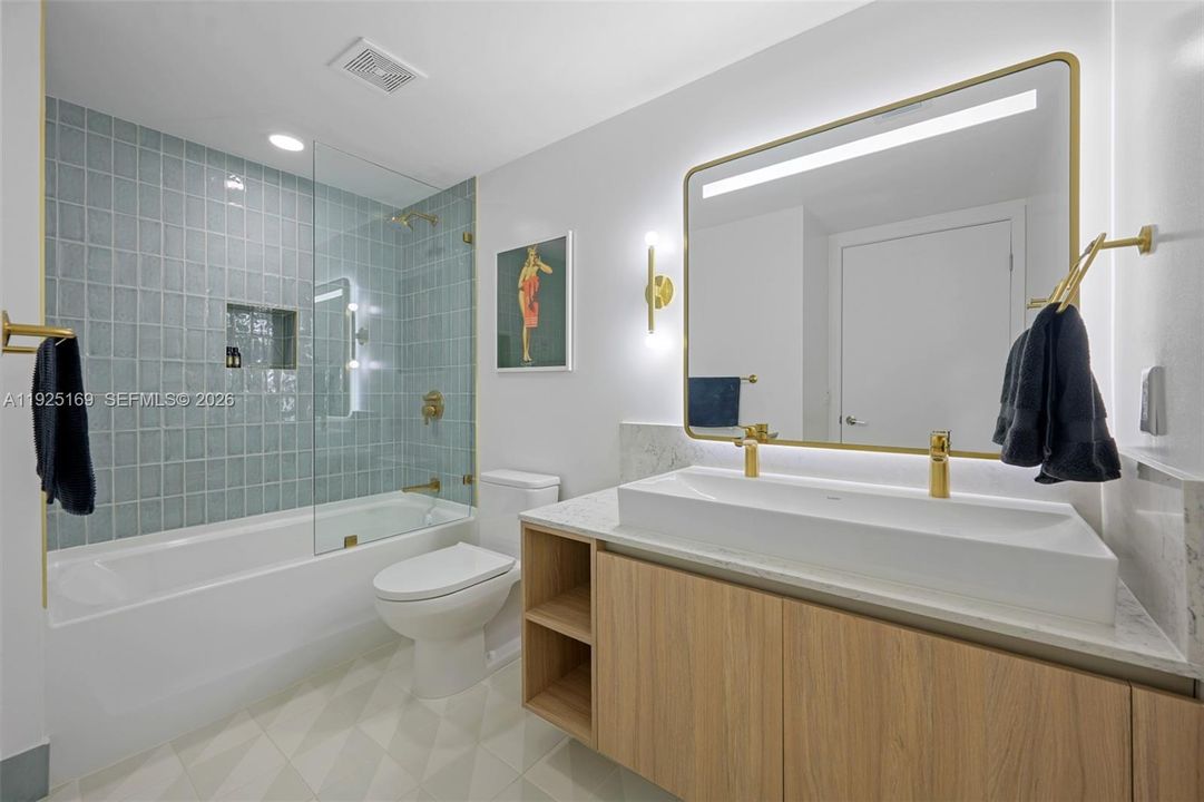 For Sale: $398,000 (0 beds, 1 baths, 367 Square Feet)