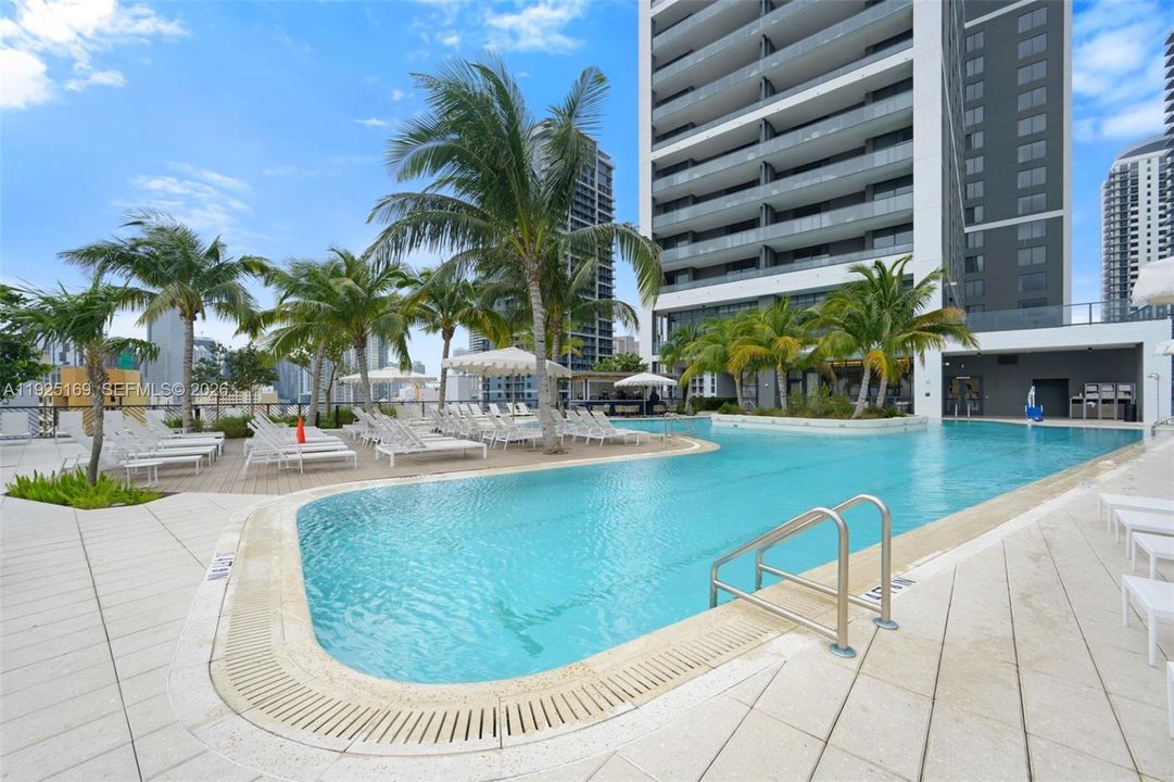 For Sale: $398,000 (0 beds, 1 baths, 367 Square Feet)