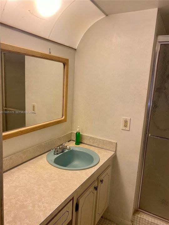 For Sale: $119,000 (2 beds, 2 baths, 850 Square Feet)