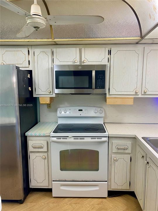 For Sale: $119,000 (2 beds, 2 baths, 850 Square Feet)