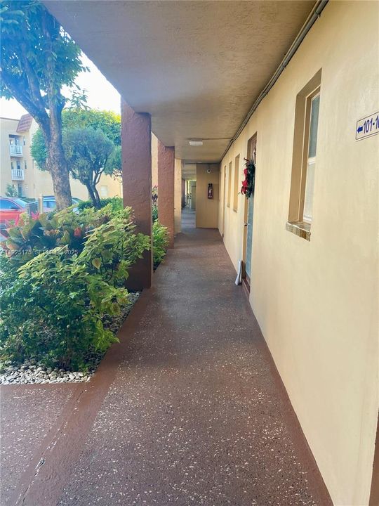 For Sale: $119,000 (2 beds, 2 baths, 850 Square Feet)