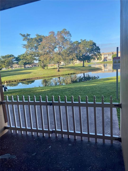 For Sale: $119,000 (2 beds, 2 baths, 850 Square Feet)